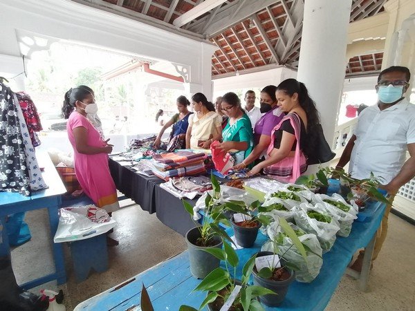A "Rural Fair" to uplift rural entrepreneurs at Diyagama Salavanodyanarama Temple (2022-12-24)